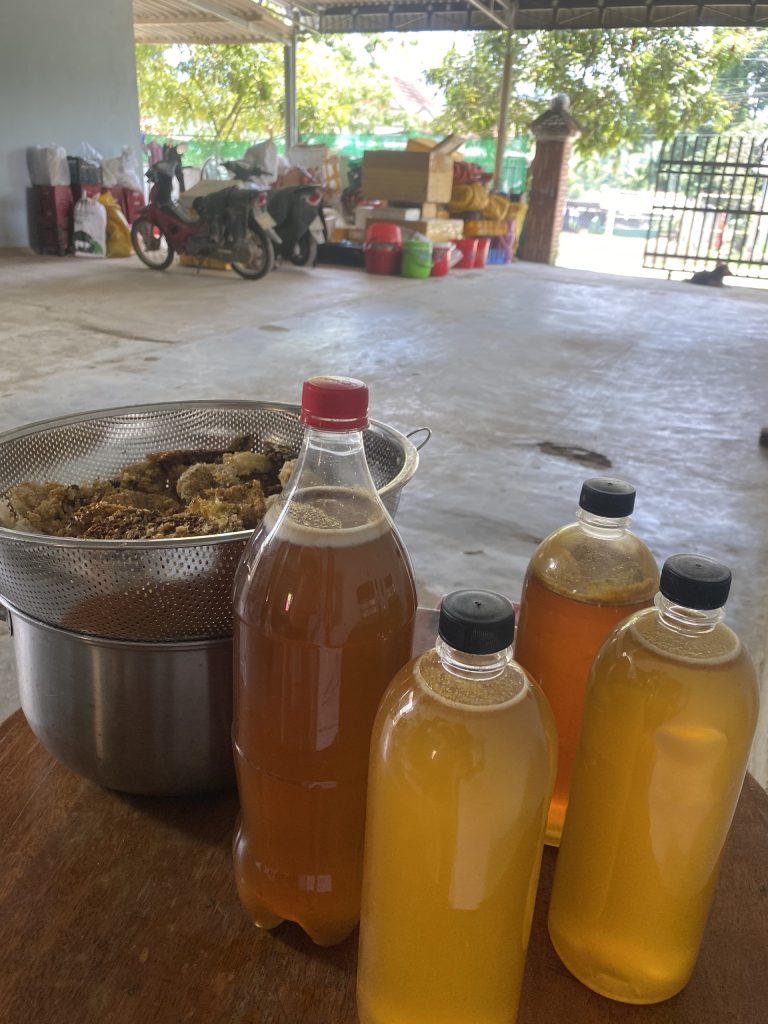 uống mật ong khi bụng đói